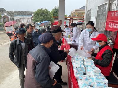 市皮防所黨員志愿者 健康義診進鄉(xiāng)村，麻風防治人人知，營養(yǎng)健康咨詢暖人心