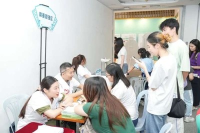 青年夜校送健康，中醫(yī)藥養(yǎng)生夜市點(diǎn)亮千年商圈